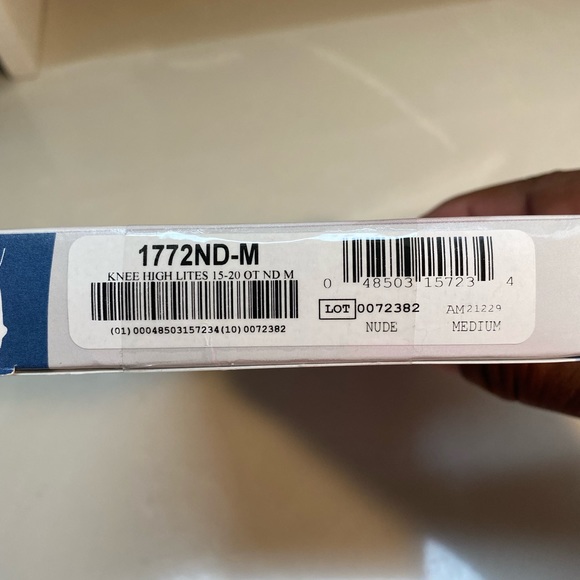 Truform Women's Compression Stockings,Truform Leg Health Lite Ladies Sheer Knee - Picture 3 of 3